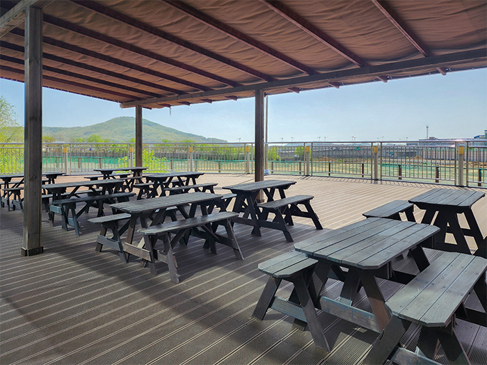 경기도 파주시 새중앙침례교회 합성목재 데크 4.JPG