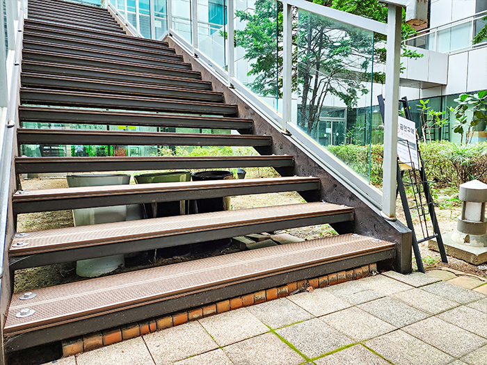 동탄위버폴리스 합성목재 데크 2.jpg