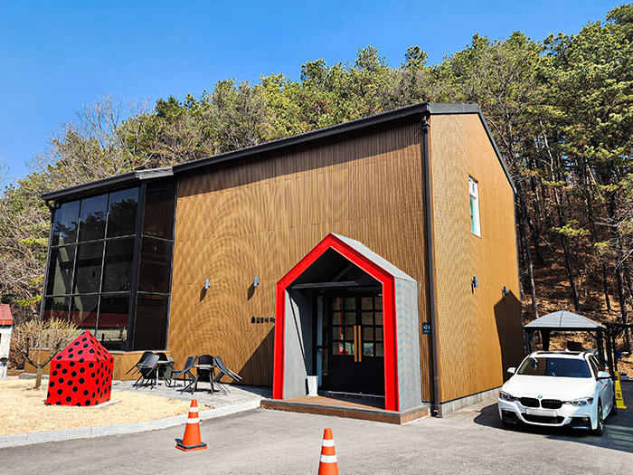 경기도 용인시 김명식아트센터 합성목재 N블럭 1.jpg