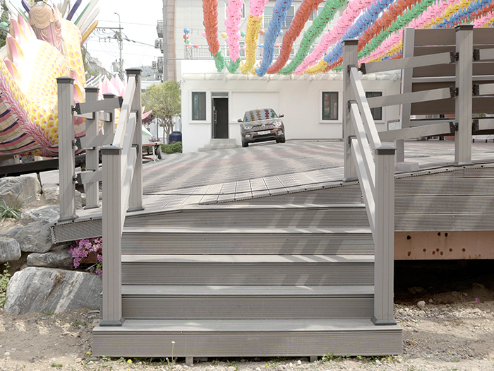 서울특별시 성룡사 합성목재 휀스 2.jpg