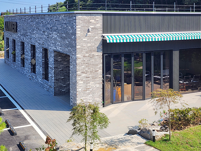 경기도 포천시 벙거 스크린골프장 합성목재 데크 1.JPG