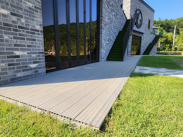 경기도 포천시 벙거 스크린골프장 합성목재 데크 5.JPG