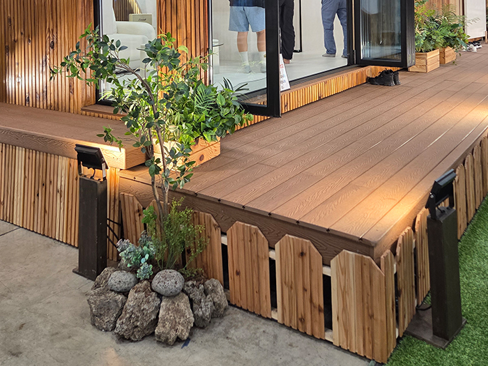 전시장 모델하우스 합성목재 데크 1.jpg