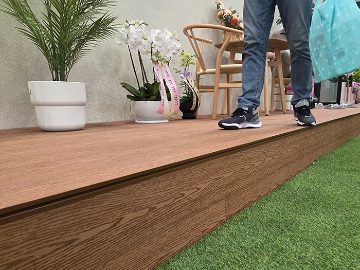 전시장 모델하우스 합성목재 데크 6.jpg