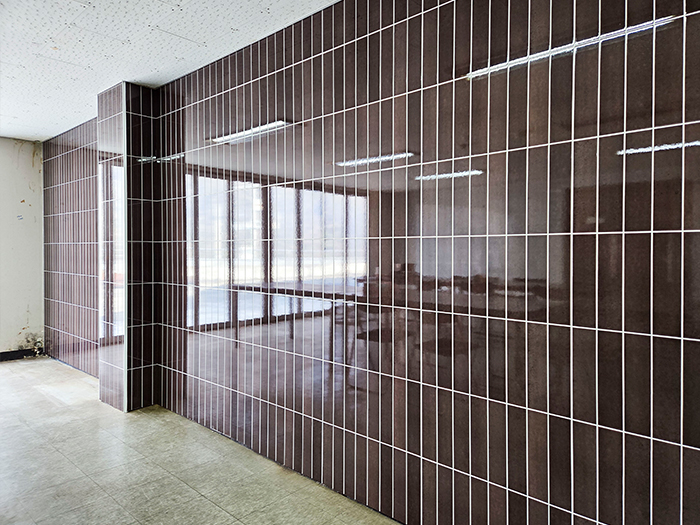 충청남도 서산시 공장 직원휴게실 쿼츠보드 NQT07 딥브라운 4.jpg